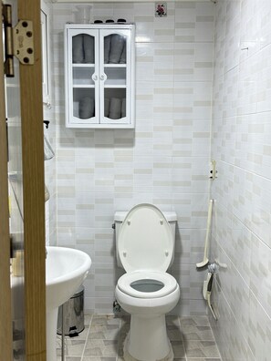 Doppia Classic, letti multipli, non fumatori, frigorifero | Bagno