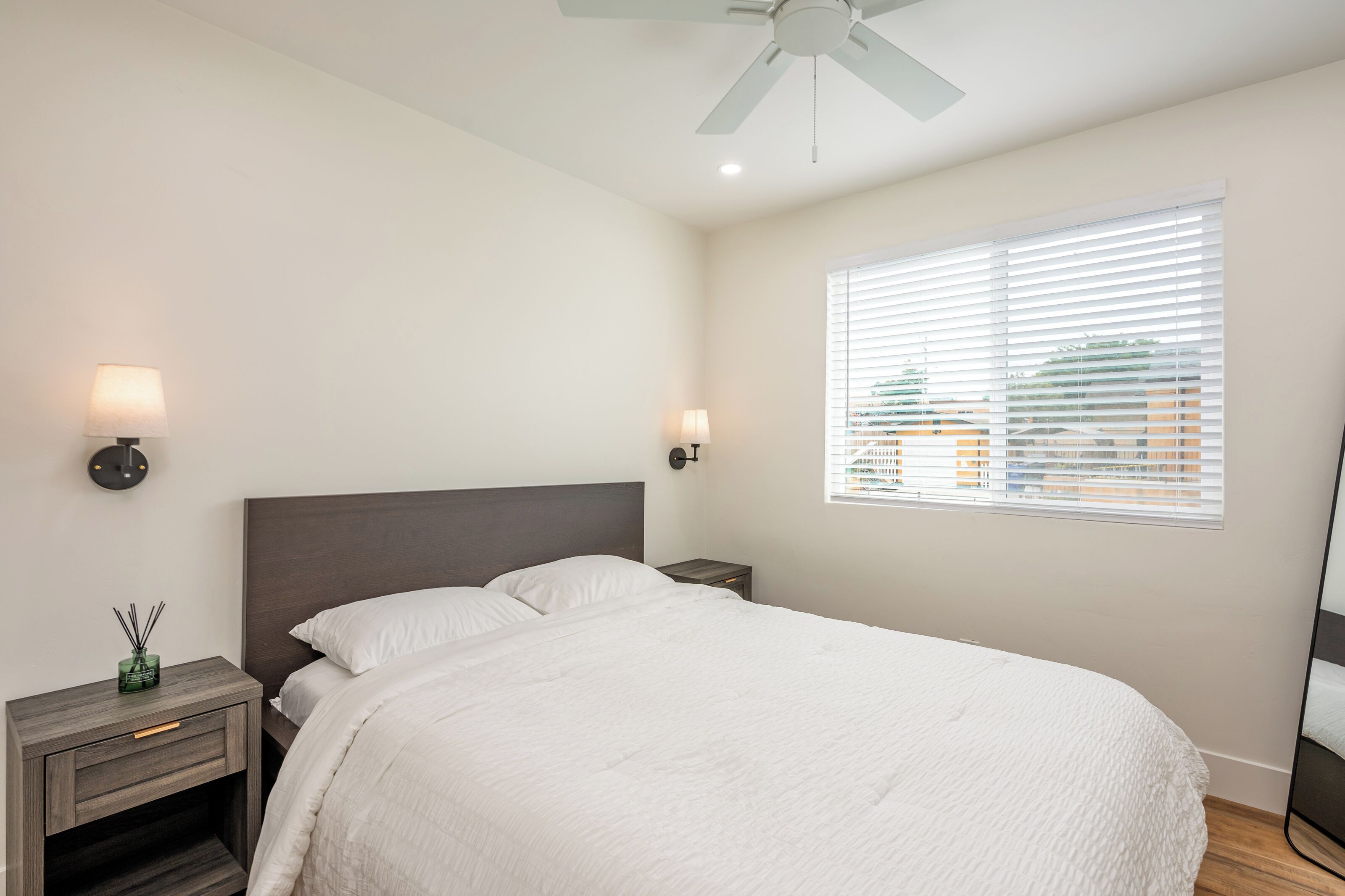 2 habitaciones, tabla de planchar con plancha, wifi y ropa de cama 