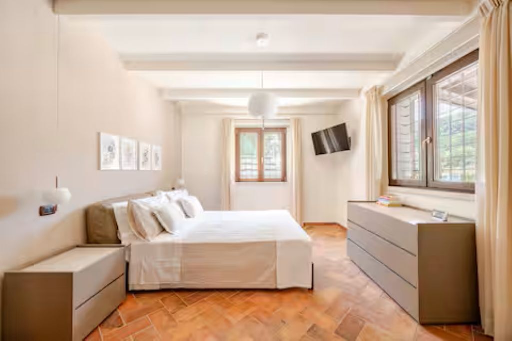 5 chambres, fer et planche à repasser, Wi-Fi, draps fournis