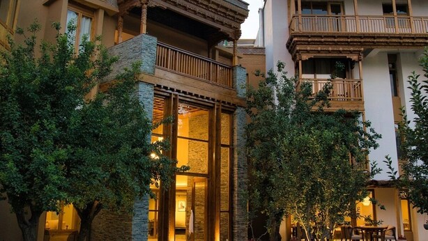 A traditional building with a stone pathway leading to a wooden entrance. - Hotel Stendel (Diskit)
