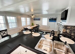 Dining - Historical Mattocks House - Waterfront, Downtown Swansboro, Boat Slip (Swansboro)