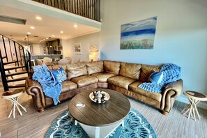 Fernseher, DVD-Player, Tischtennisplatte