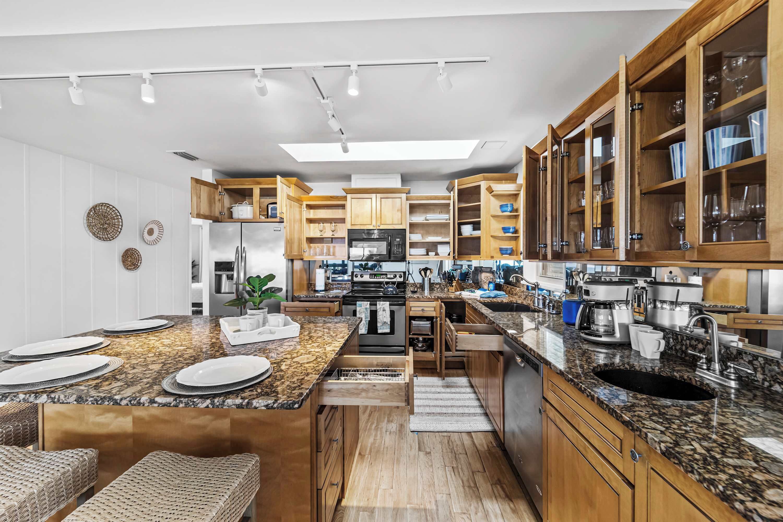 Refrigerador, microondas, horno, placa de cocina