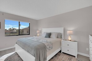 2 bedrooms, iron/ironing board, Internet, bed sheets