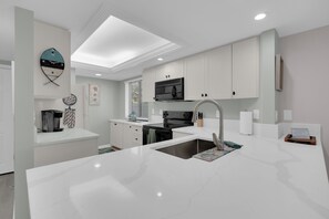 Mikrobølgeovn, ovn, kogeplade, opvaskemaskine