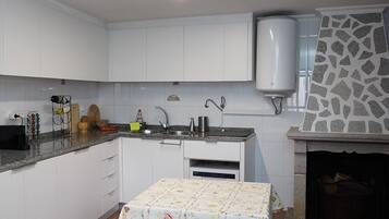 Microondas, horno, parrilla de estufa y lavavajillas