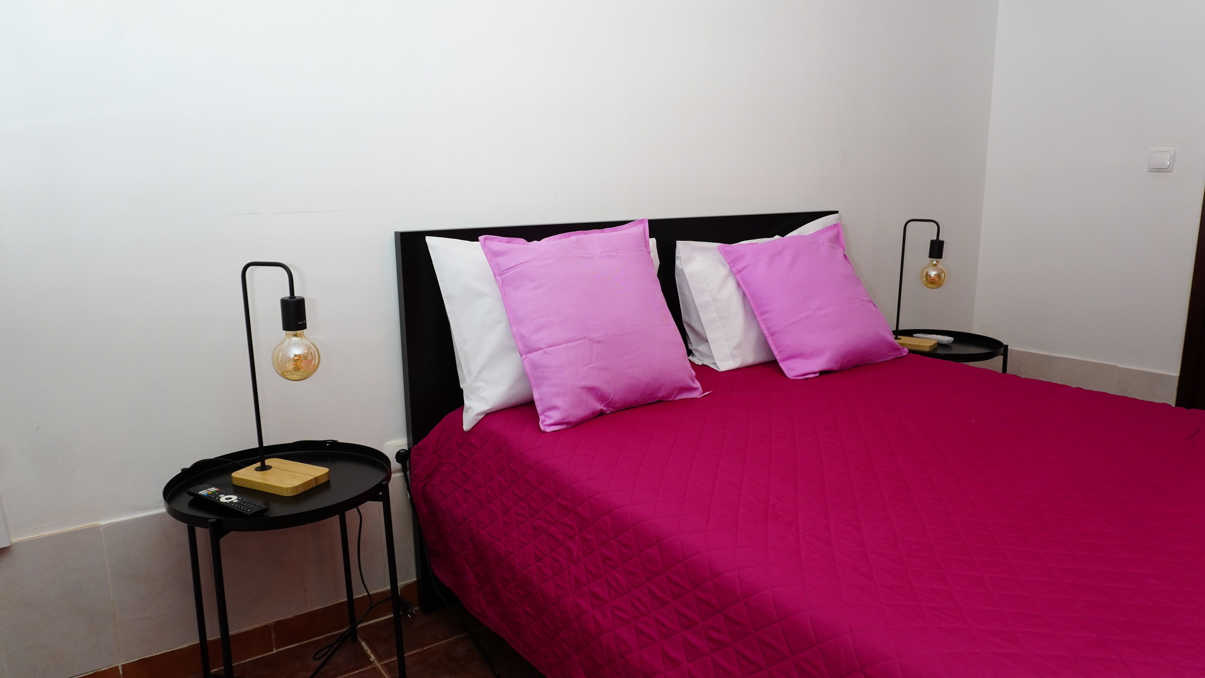 2 slaapkamers, een strijkplank/strijkijzer, wifi, beddengoed