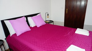 2 chambres, fer et planche à repasser, Wi-Fi, draps fournis