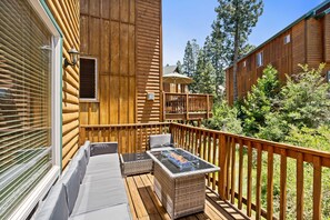 Property grounds - Spacious Shaver Lake Cabin w/ Game Room & Fire Pit (Shaver Lake)