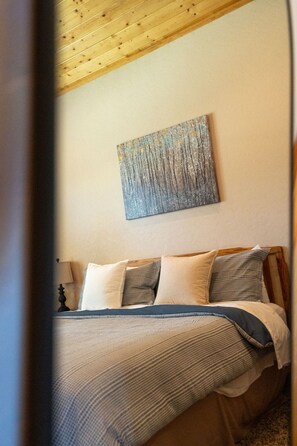 6 bedrooms, WiFi, bed sheets