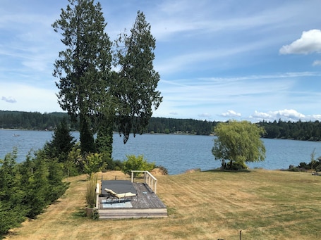 Terrace/patio.
Beach Access Air Conditioned Modern Cottage At Gateway To Olympic National Park
