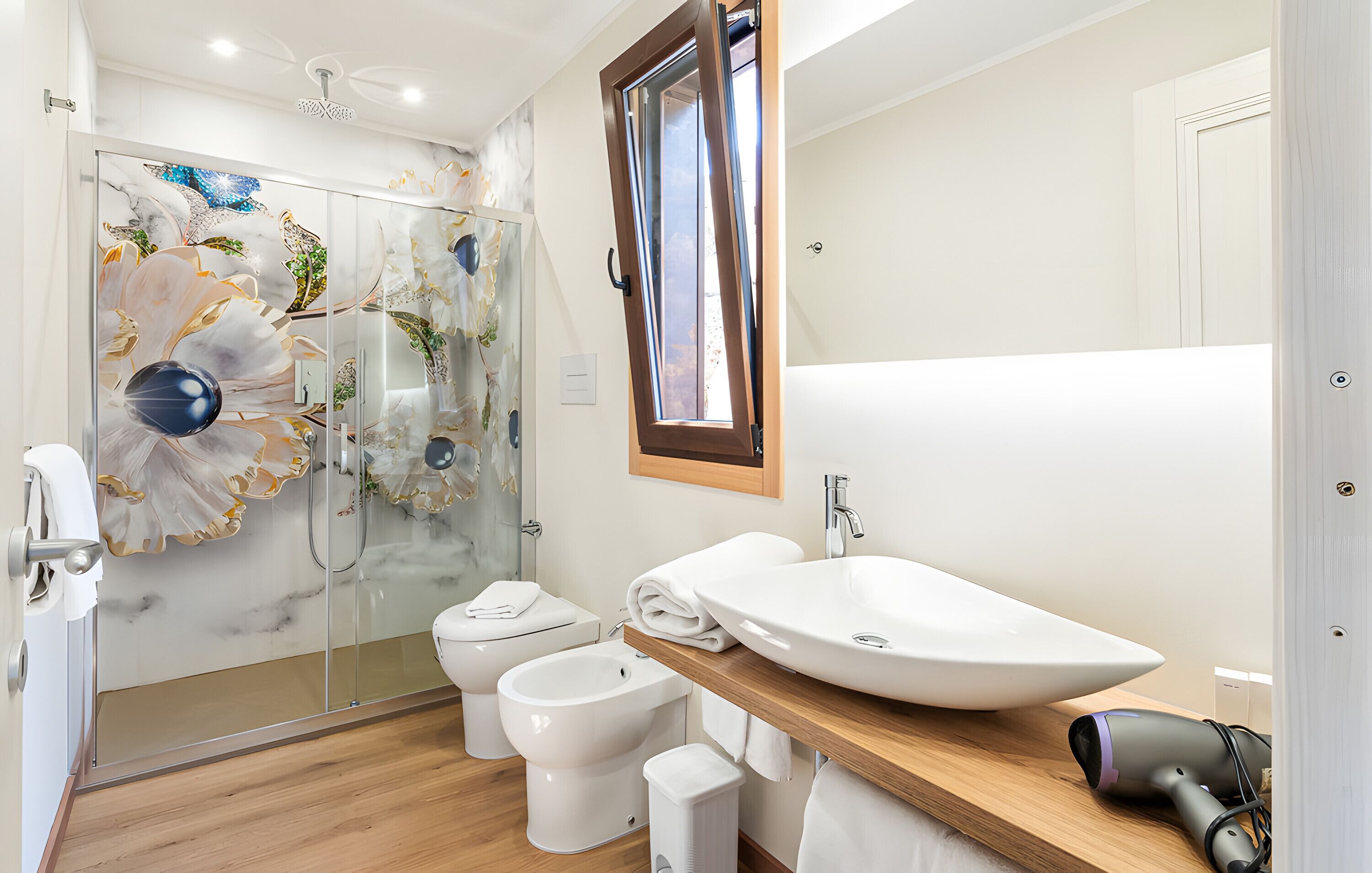 Dusche, Haartrockner, Handtücher