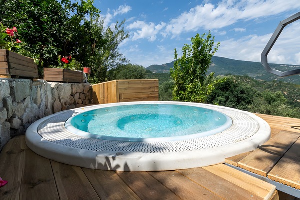 Bain à remous extérieur