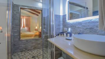 Doccia, asciugacapelli, asciugamani