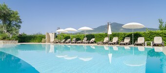 Villa 'Ginestra With Jacuzzi' with Mountain View, Wi-Fi, and Air Conditioning