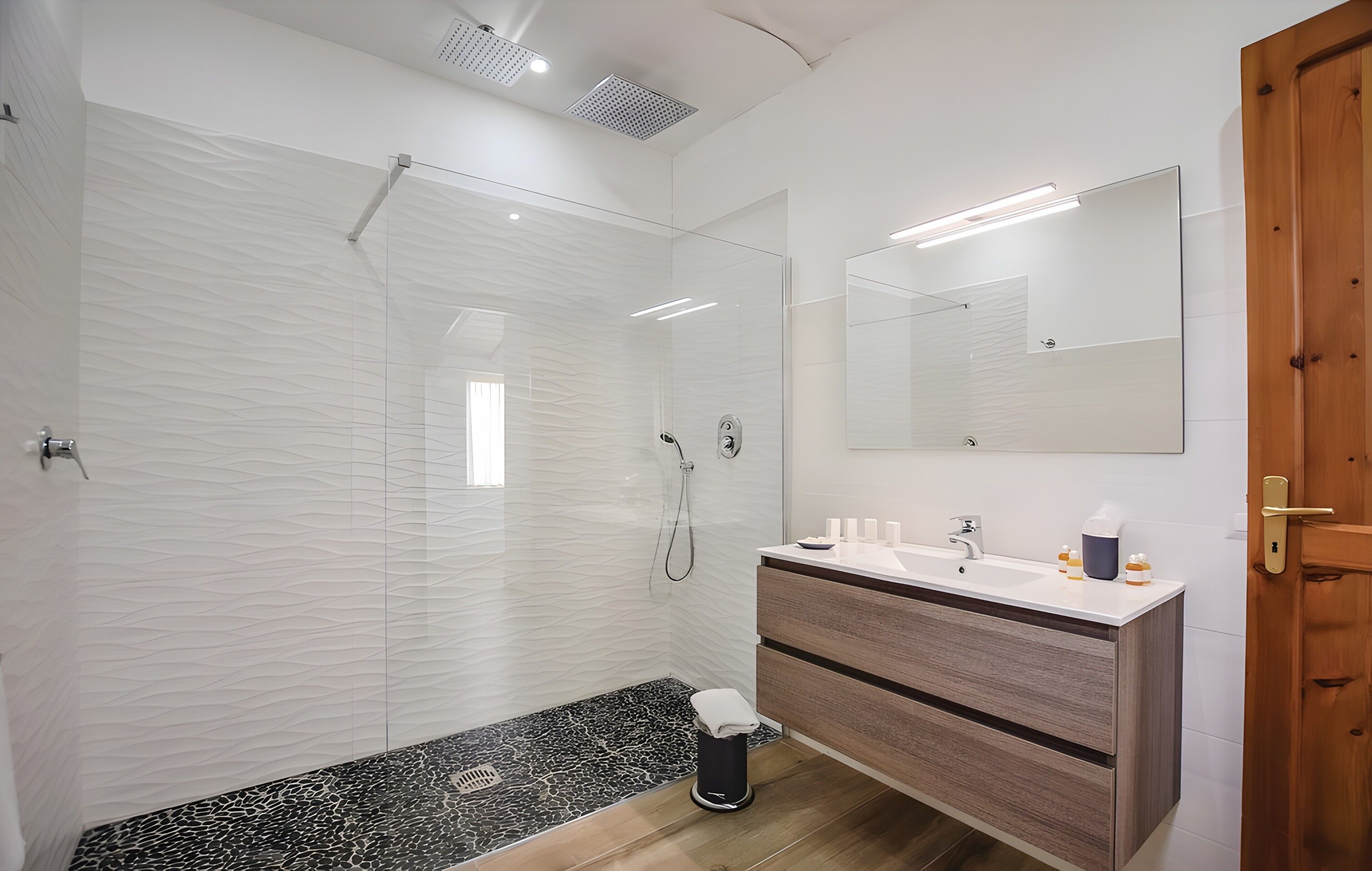 Doccia, asciugacapelli, asciugamani