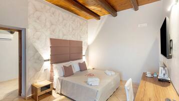 5 bedrooms, WiFi, bed sheets