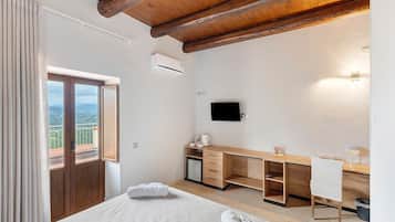 5 bedrooms, WiFi, bed sheets