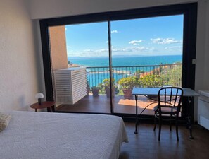 2 bedrooms, iron/ironing board
