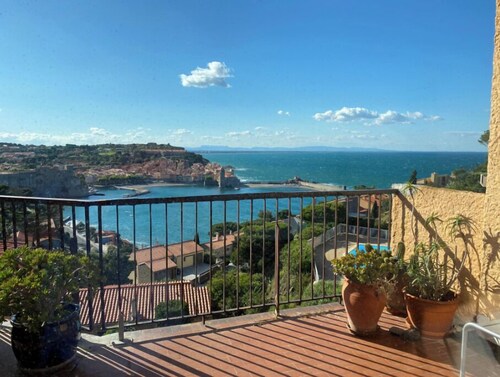 Collioure large apartment terrace swimming pool garage air-conditioning exceptional view.
