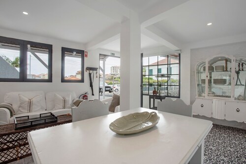 Chalet 'The Village Loft' mit Meerblick, Gemeinschaftsterrasse und Wi-Fi