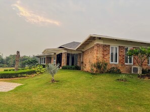 ด้านหน้าที่พัก