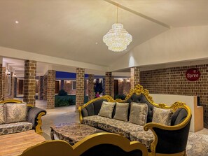 Lobby sitting area - Spree Farmstay, Faridabad (Faridabad)