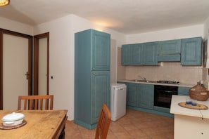 Apartment, 4 Bedrooms | Private kitchen | Fridge, oven, stovetop, dishwasher
