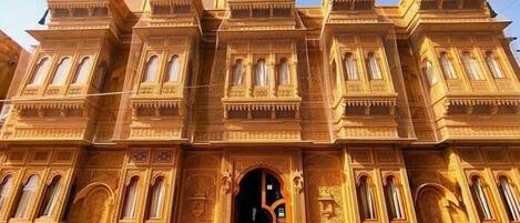 Fachada de la propiedad