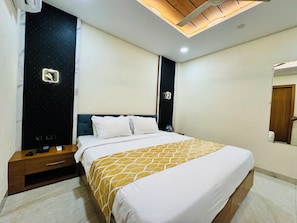 Deluxe Room | Premium bedding, free WiFi, bed sheets