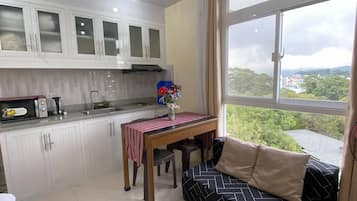 Condo, 1 Bedroom, City View | Living room