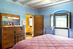 1 bedroom, iron/ironing board, travel cot, free WiFi