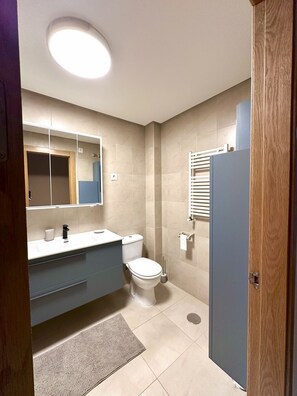 Shower, hair dryer, towels - Casa Mi Sueno-A Murcia Holiday Rentals Property (Roldan)