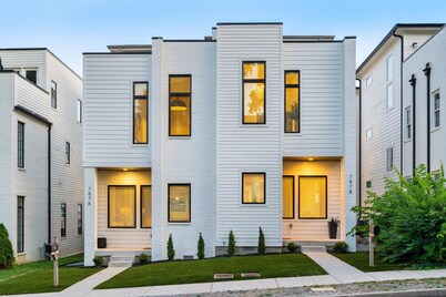 New Stunning 4BR Nashville Home | Rooftop • Shuffleboard • Mural • Designer Interiors