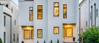 New Stunning 4BR Nashville Home | Rooftop • Shuffleboard • Mural • Designer Interiors