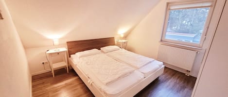 WiFi, bed sheets
