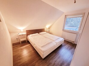 WiFi, bed sheets