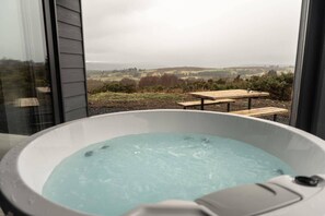 Indoor spa tub - Migdale Heights - Luxury Cabins in The Highlands (Ardgay)