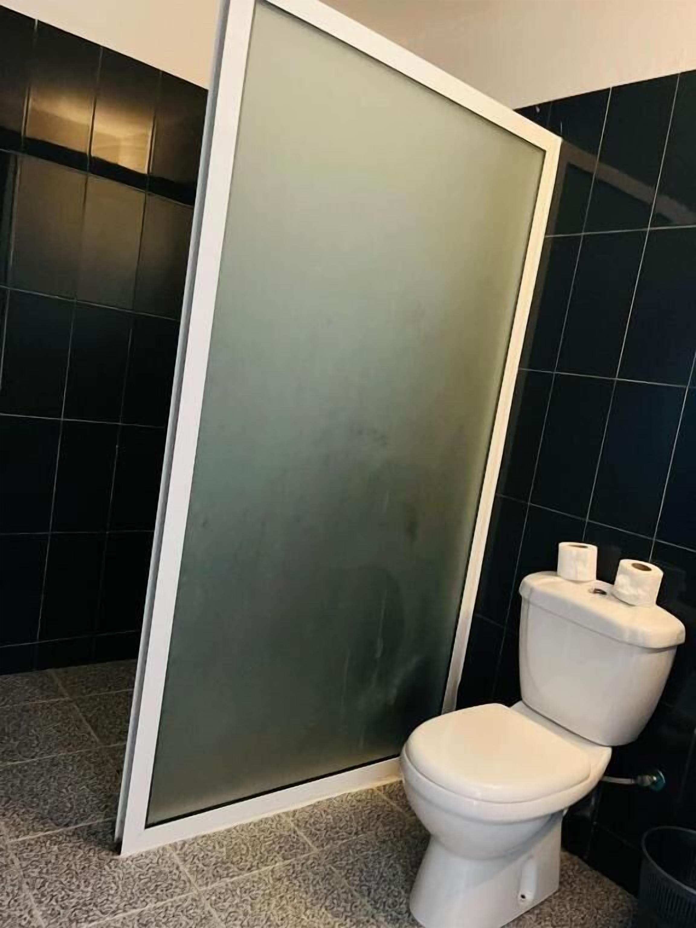 Tripla Basic | Bagno | Doccia, asciugamani, sapone, shampoo