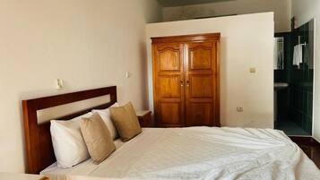 Basic Double Room | Bathroom | Shower, towels, soap, shampoo