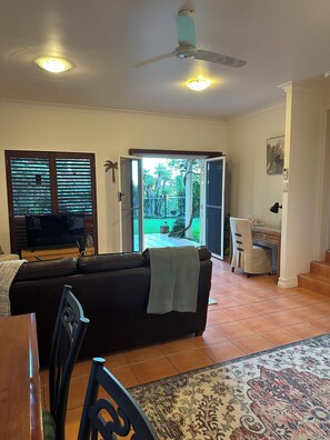 Smart TV, fireplace, DVD player, books