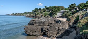 house 200m from the sea, 10 ad. 2 children