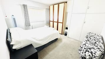 Iron/ironing board, bed sheets