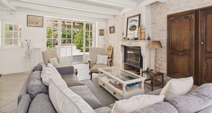 400 m from the beach, garden, house for 8