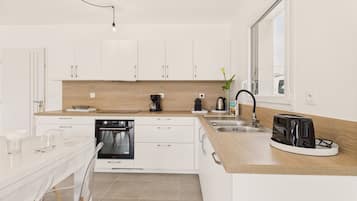 Réfrigérateur, micro-ondes, four, lave-vaisselle