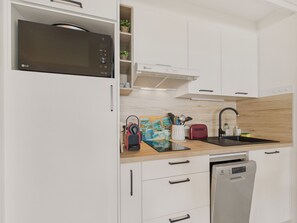 Fridge, microwave, dishwasher, coffee/tea maker