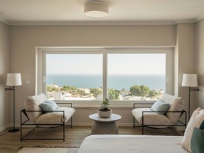 2 bedrooms, iron/ironing board, WiFi, bed sheets - OCEAN VIEW LUXURY CONDO-Walk to Beach & Cascais with Spectacular Views of Sea (Estoril)
