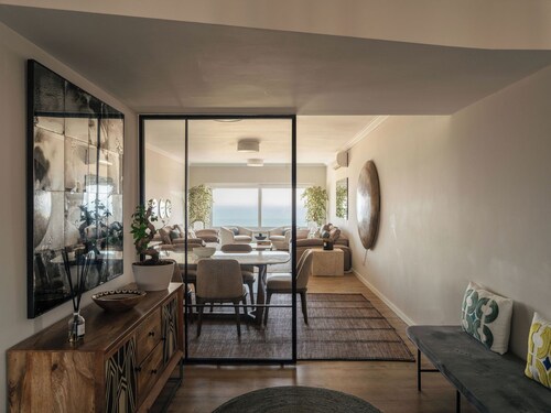 OCEAN VIEW LUXURY CONDO-Walk to Beach & Cascais with Spectacular Views of Sea
