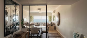 OCEAN VIEW LUXURY CONDO-Walk to Beach & Cascais with Spectacular Views of Sea