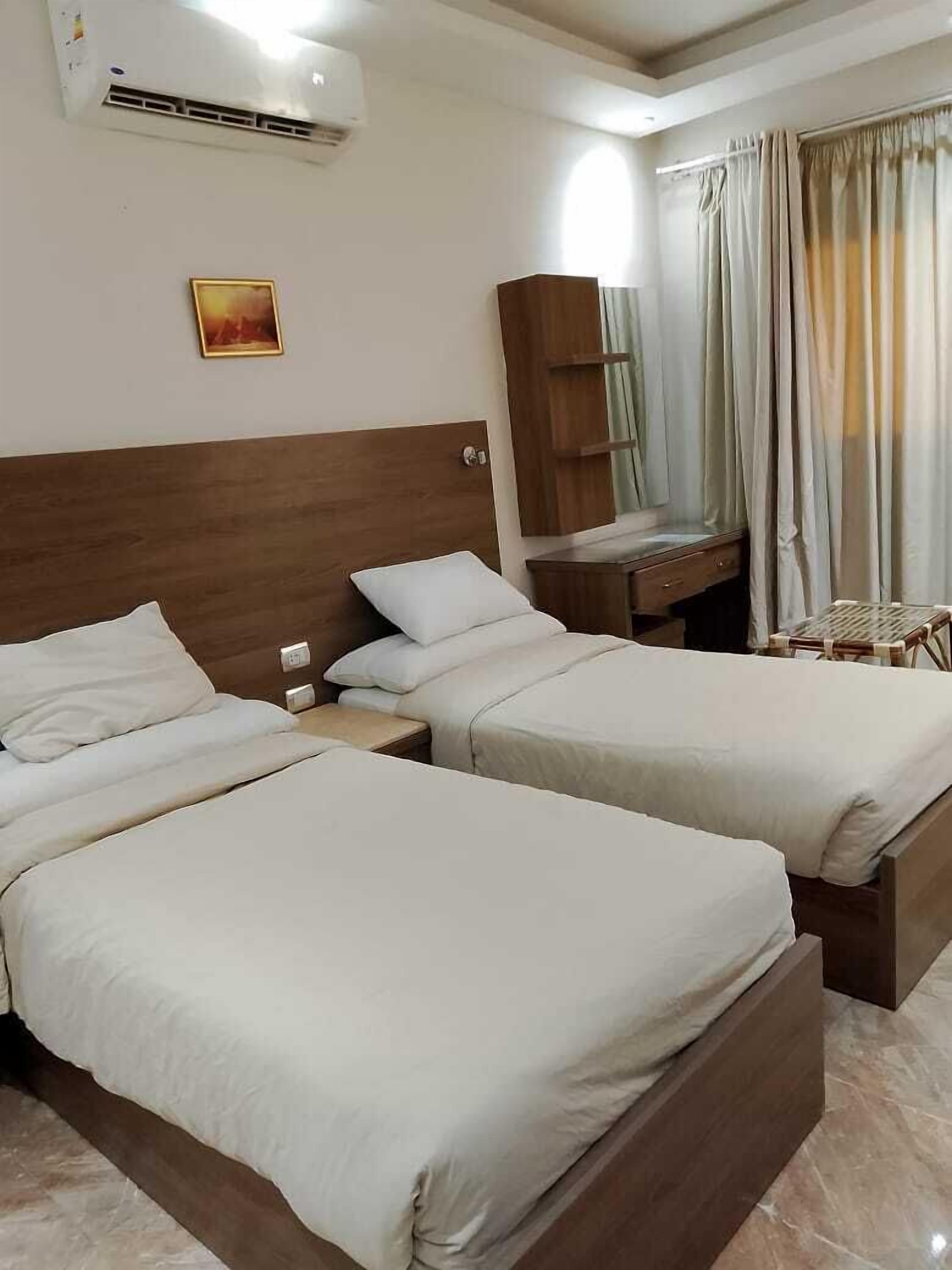 Photo - Enter Pyramids Inn